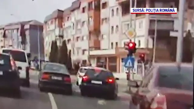 Un tânăr șofer, urmărit pe străzile din Alba Iulia după ce a condus haotic și a trecut pe roșu. Ce au descoperit polițiștii