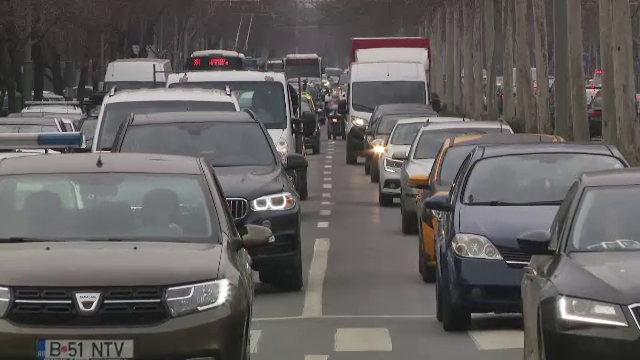 Soluția găsită de numeroși rom&acirc;ni după scumpirea carburanților. Platformele de ride-sharing pierd clienți