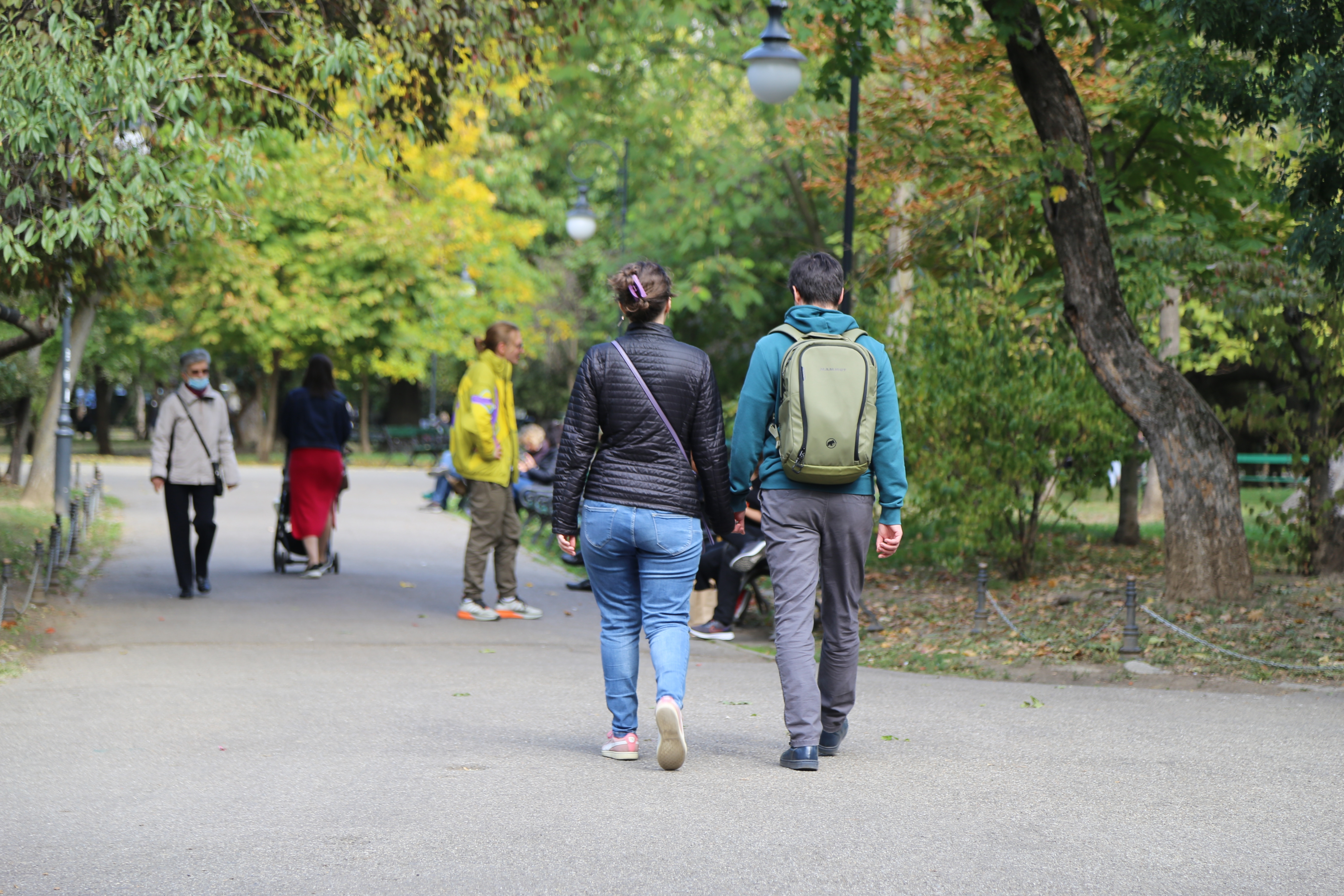 Românii devin tot mai pesimiști. 61% cred că o duc mai greu, iar 75% cred inflația riscă să scape de sub control