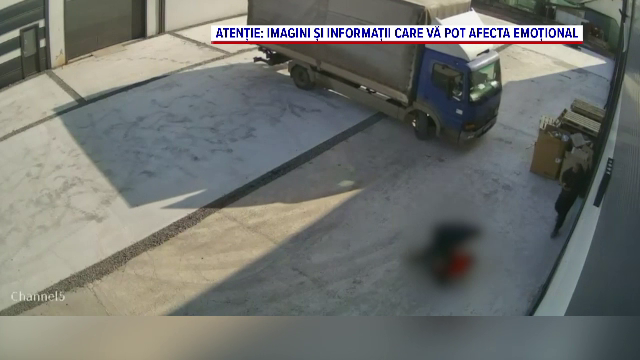 L-a țepuit cu c&acirc;teva mii de euro, apoi l-a bătut. Agresiune surprinsă de o cameră de supraveghere din Timiș