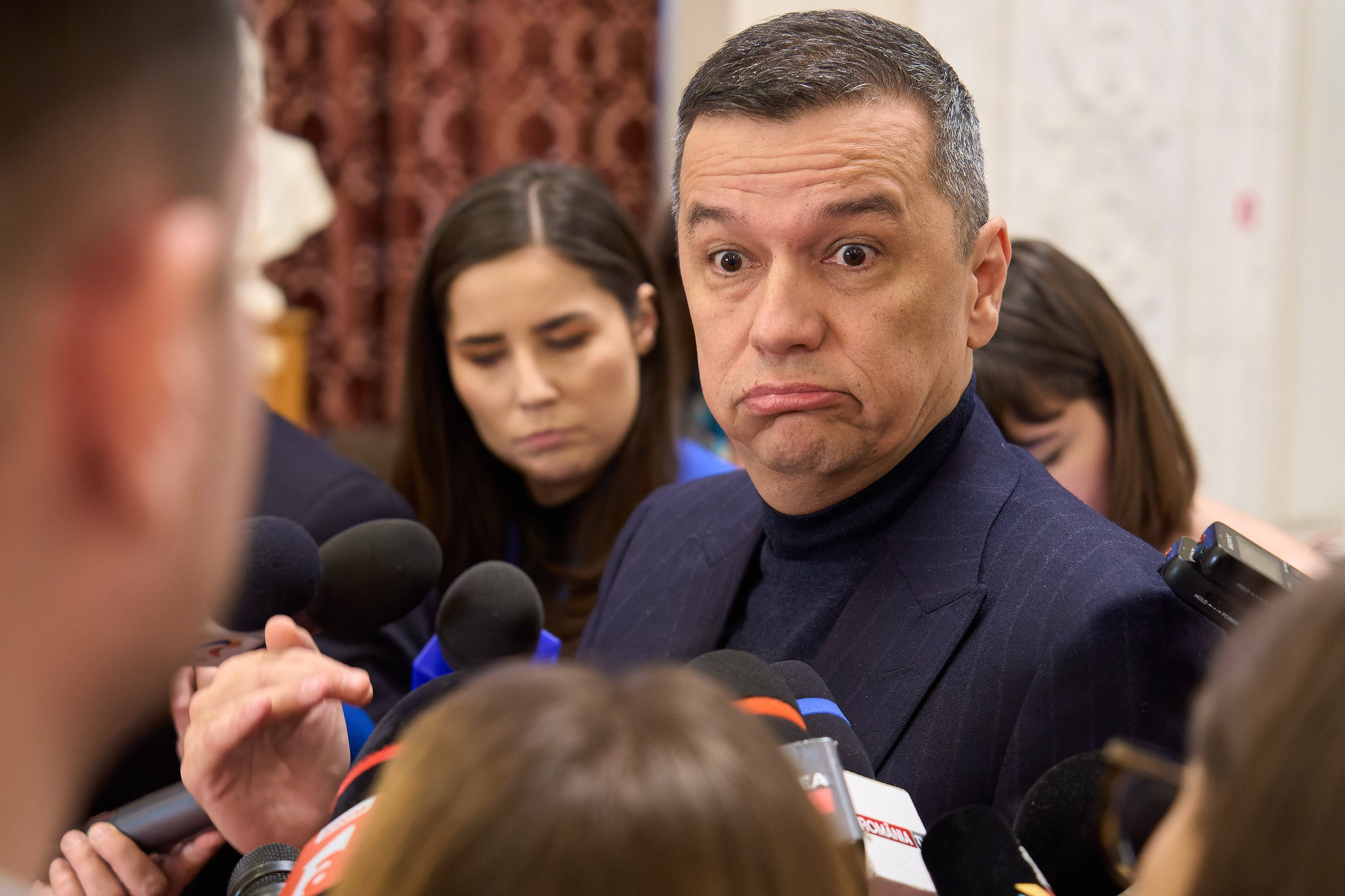Sorin Grindeanu dezvăluie cum l-a amenințat PSD pe premier. Liderul social-democrat spune că PNL și AUR &icirc;și &rdquo;trimit bezele&rdquo;