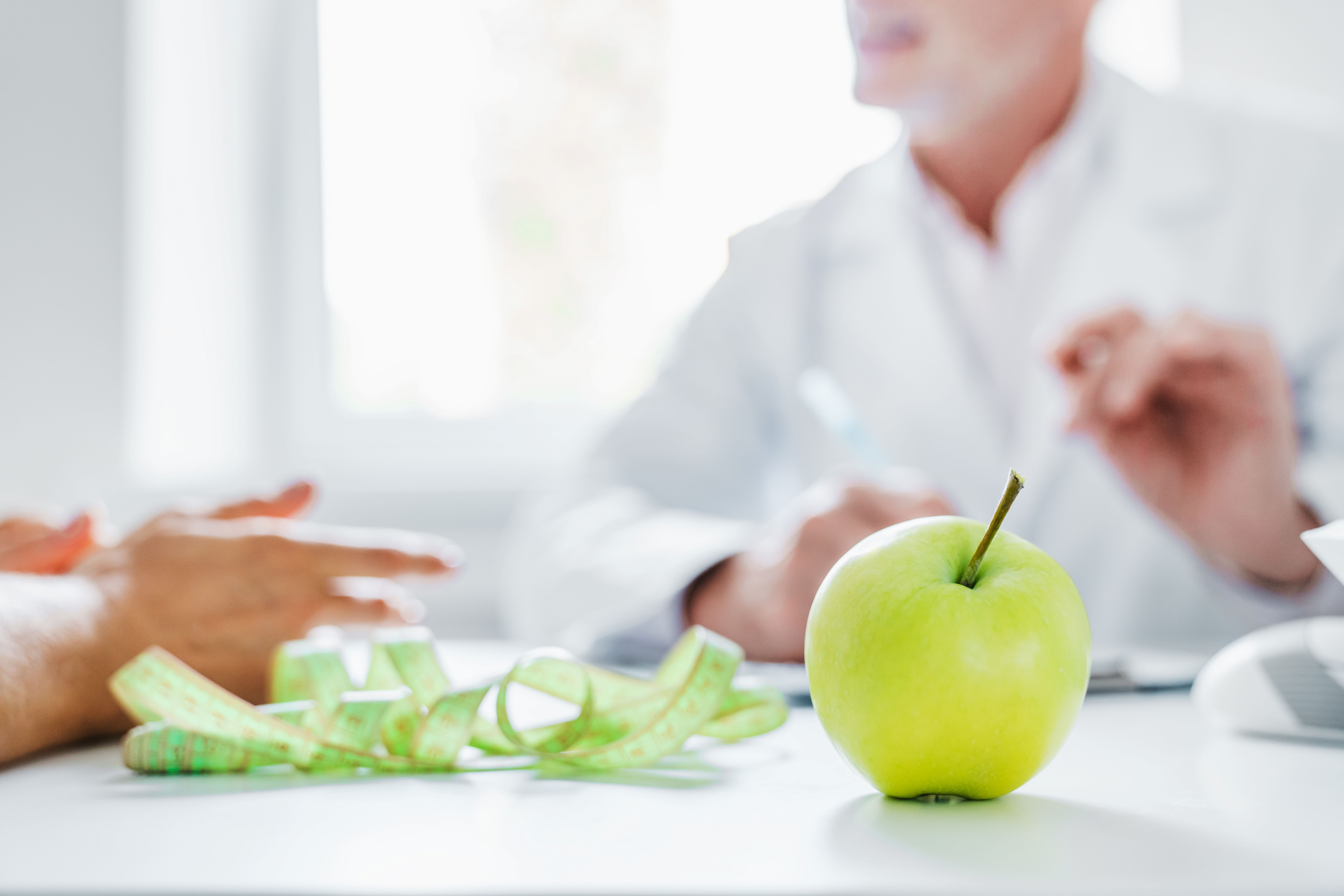 (P) Obezitatea nu este doar o problemă de estetică sau de voință. De ce nu se tratează doar cu dietă sau injecții de slăbit