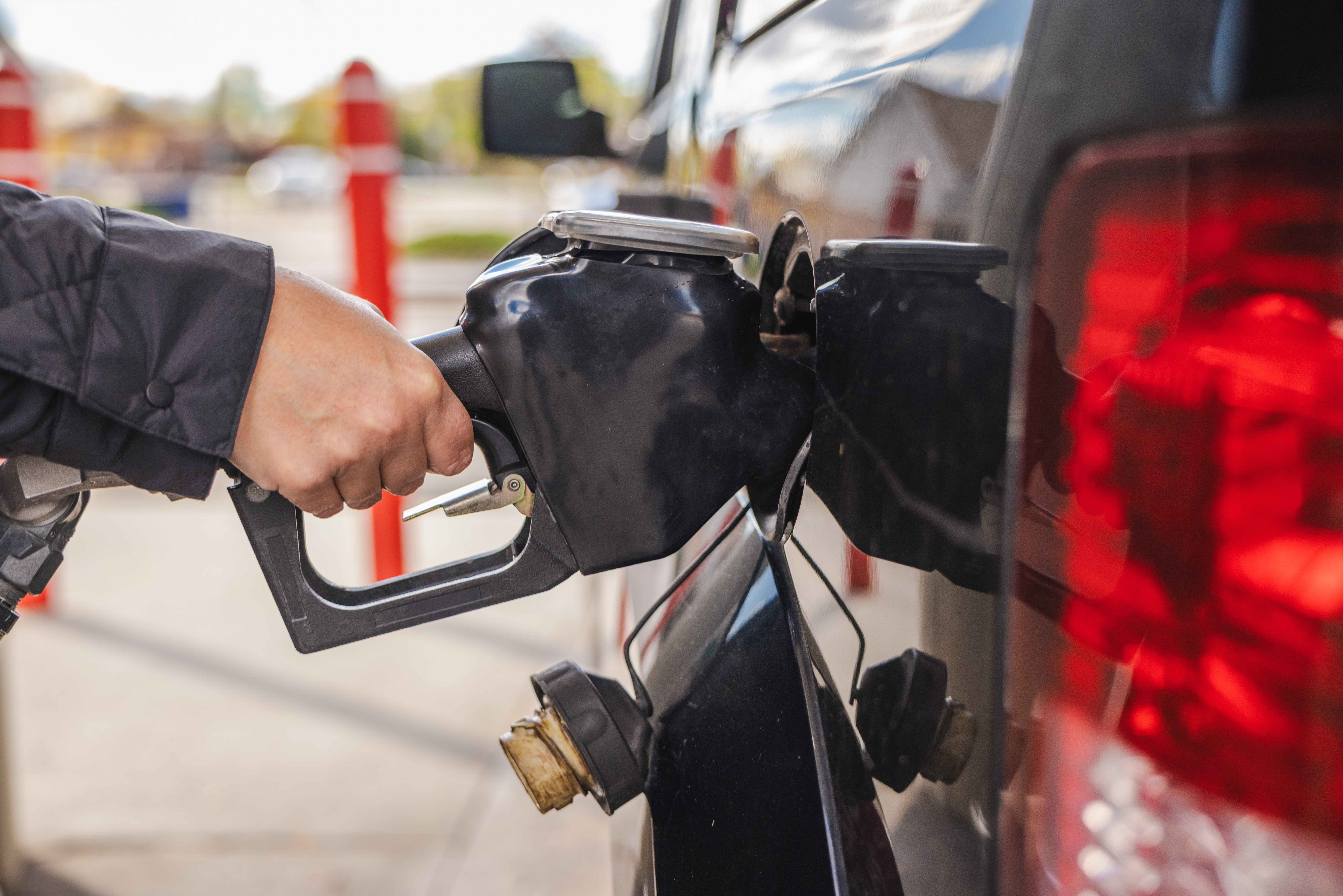 Prețurile carburanților astăzi, 26 martie 2026. Cât costă benzina și motorina la pompă