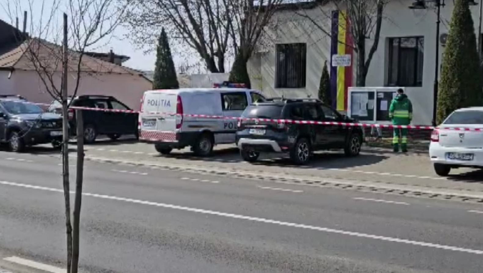 Spargere ca în filme la o primărie din Galați: hoții au tăiat seiful și au lăsat în urmă un praf care le-a șters urmele