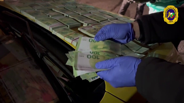 Bani tipăriți în fabrica descoperită în Suceava ar fi intrat deja și pe piața din România. Cum identificăm bancnotele false