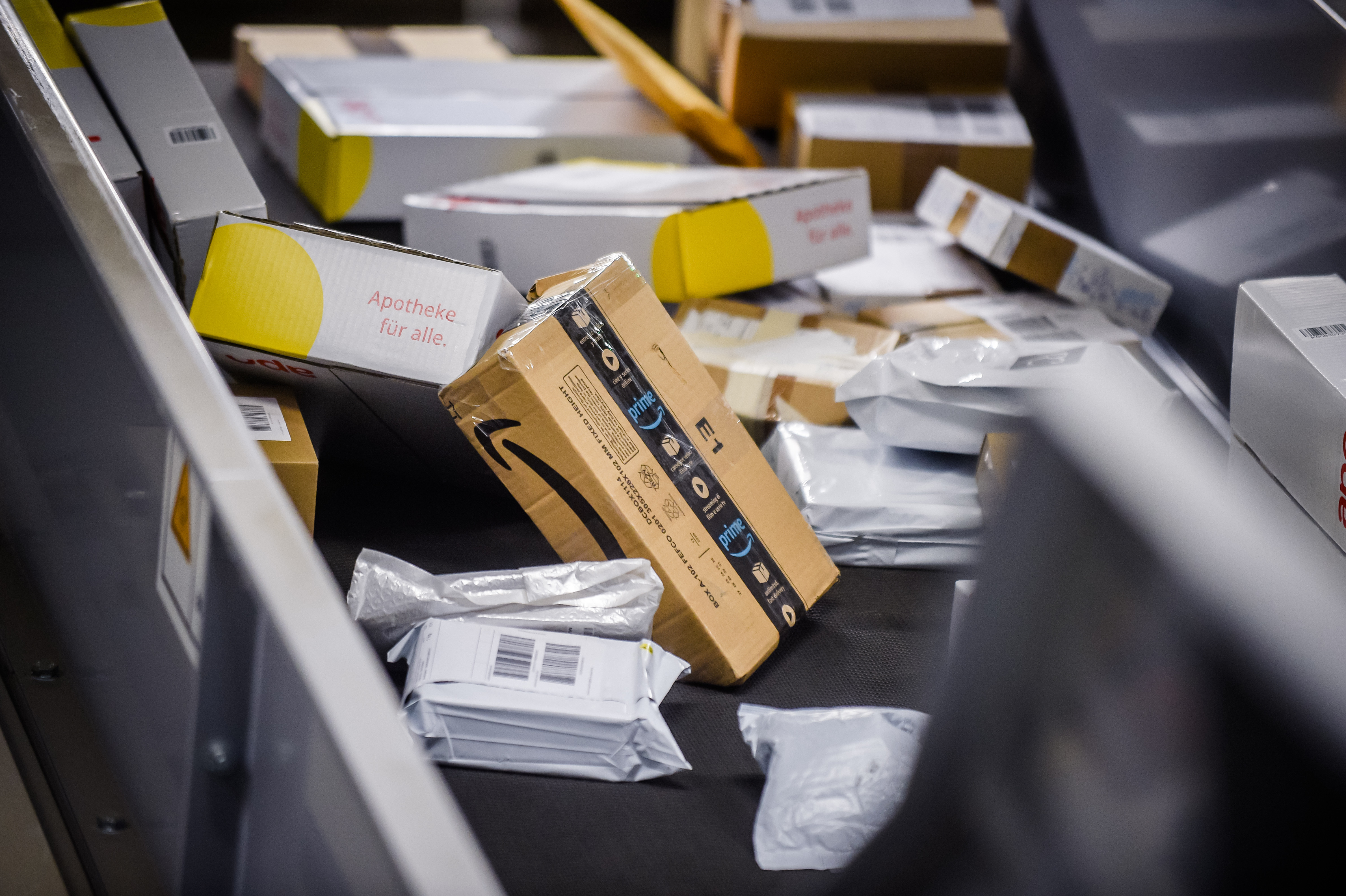 UE introduce comisionul de procesare pentru coletele mici din afara blocului. Lovitură pentru Shein, Temu și AliExpress