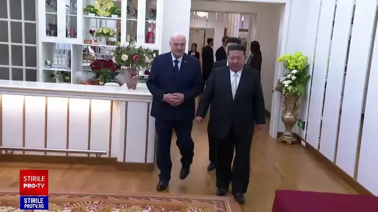 Președintele Lukașenko i-a făcut un cadou neobișnuit lui Kim Jong Un: ”Pentru cazul în care ar apărea vreun dușman”
