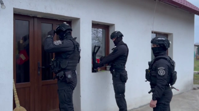 Șase persoane din Botoșani acuzate de contrabandă, sub control judiciar. O suspectă a încercat să fugă cu soțul și fiul