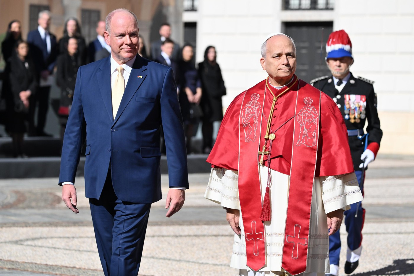 Papa Leon a ajuns &icirc;n Monaco, la 488 de ani de la ultima vizită papală. A fost &icirc;nt&acirc;mpinat de Familia Princiară. FOTO