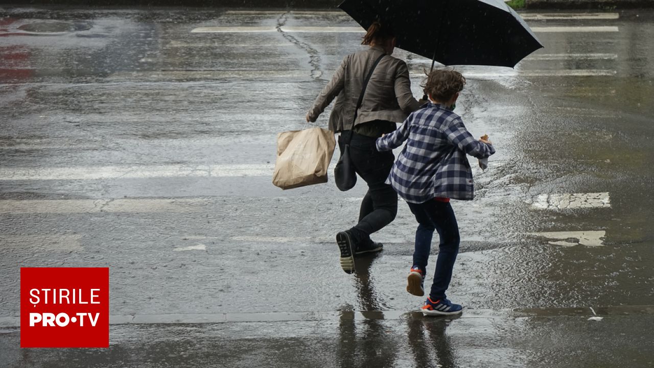 Poza pentru articolul Prognoza ANM: intensificări ale vântului și ploi în toată țara, până marți. La munte continuă ninsorile