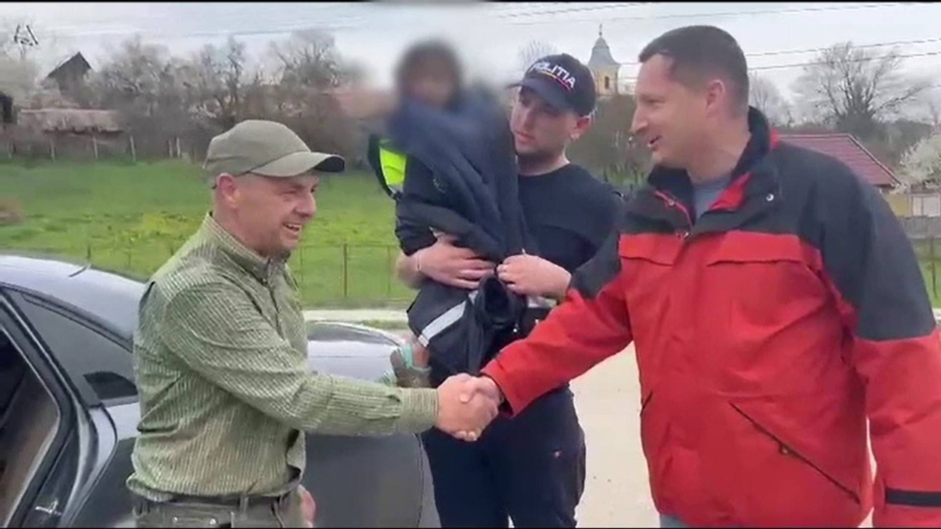 Unde dispăruseră Rebeca și Melisa, fetele de 4 și 5 ani din T&acirc;rnăveni. Reacția pădurarului care le-a găsit