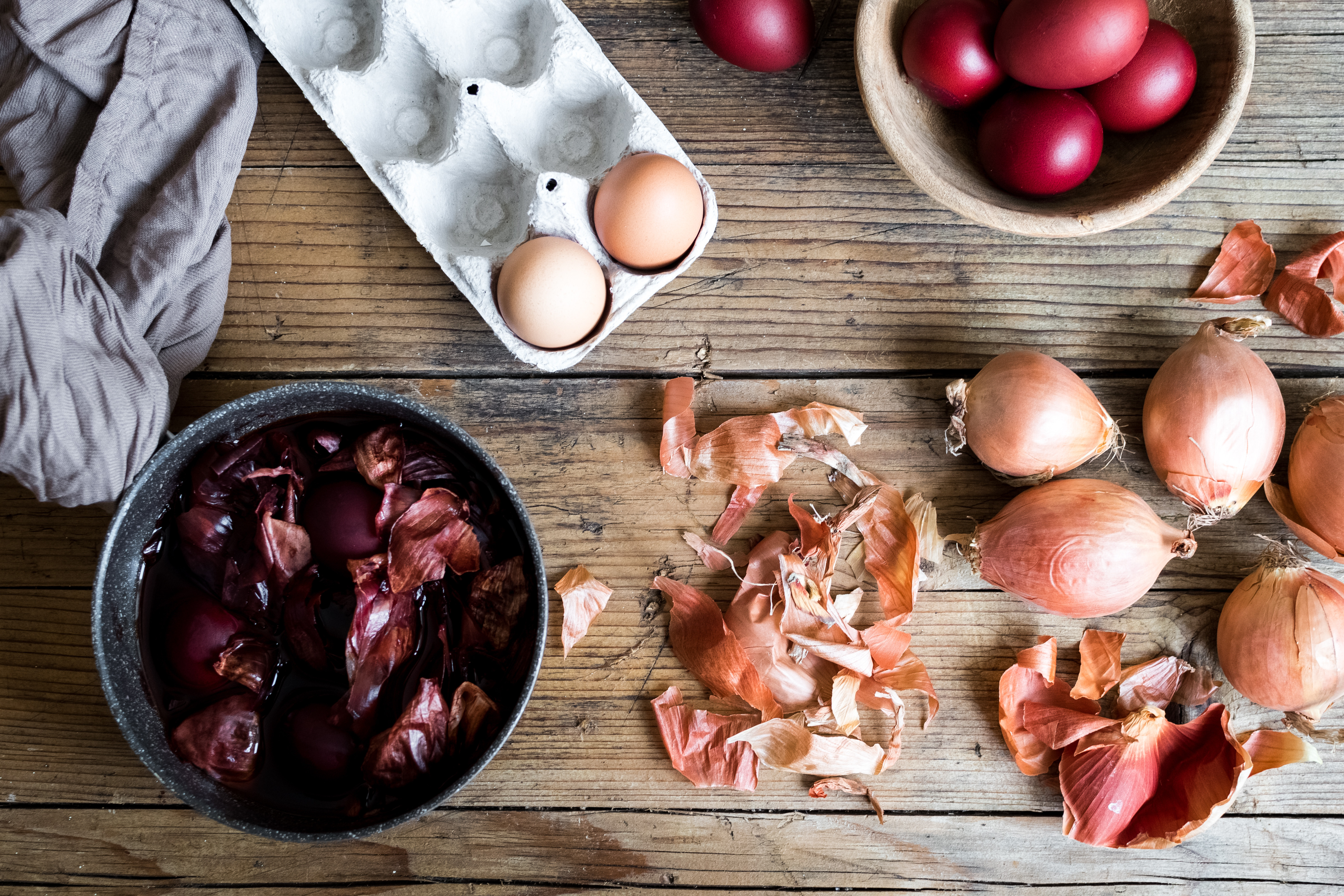 Cum să vopsești ouăle de Paște cu ingrediente naturale. Cum poți obține culori frumoase