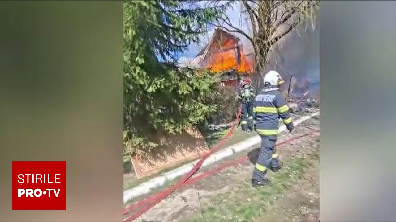 Poza pentru articolul O casă din județul Bacău a fost distrusă de flăcări. Care ar fi fost cauza izbucnirii incendiului