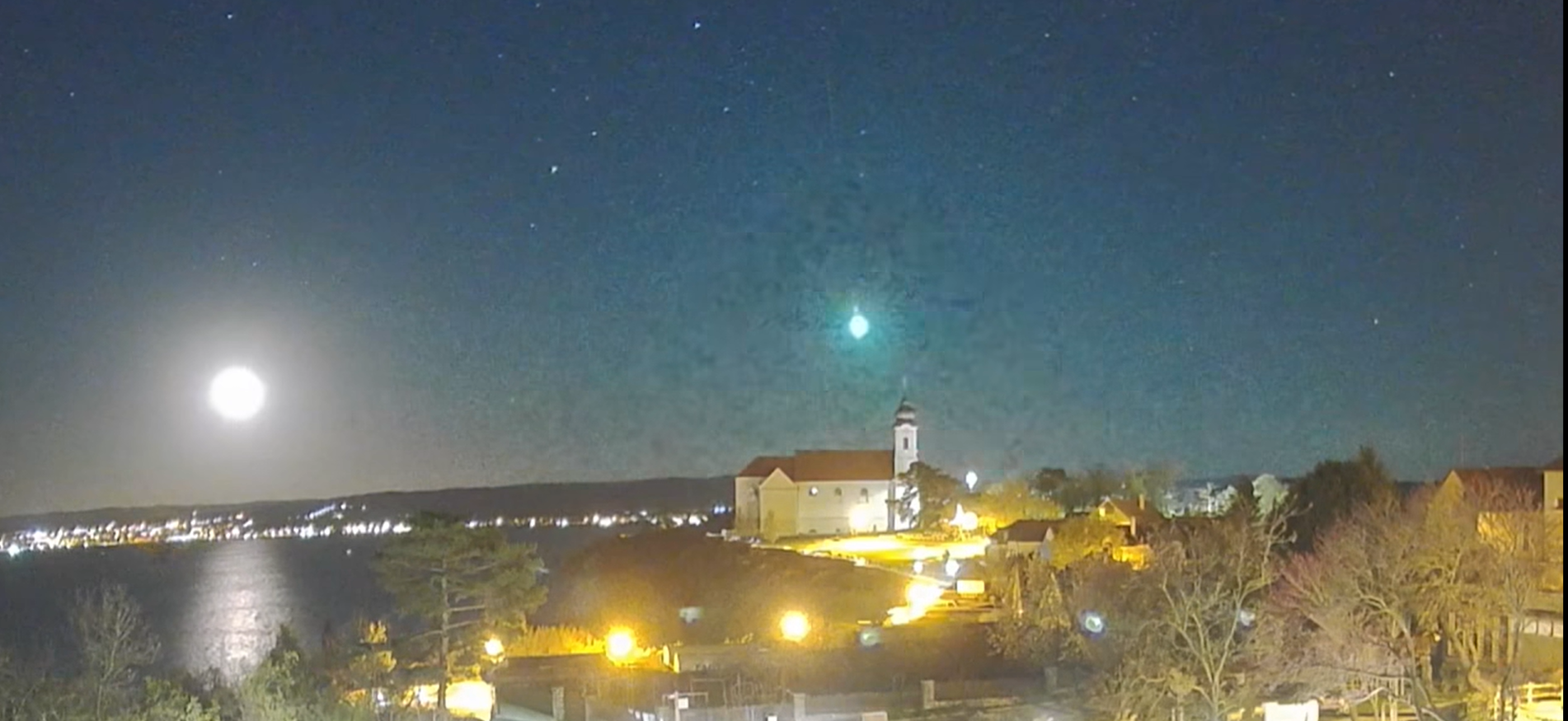 O minge de foc verzuie a apărut pe cerul Ungariei, în mijlocul nopții. VIDEO