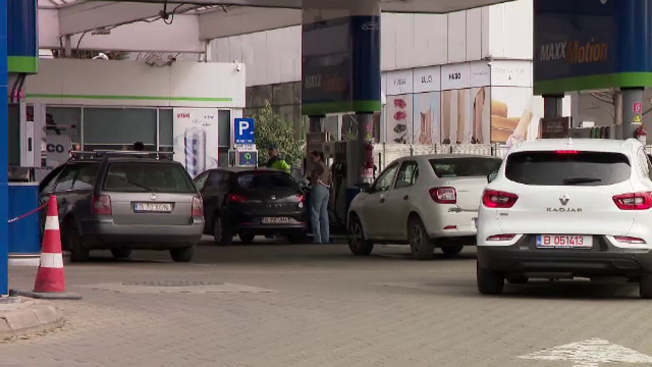 Prețurile la carburanți se schimbă de la o zi la alta. Cu cât se vând motorina și benzina în București