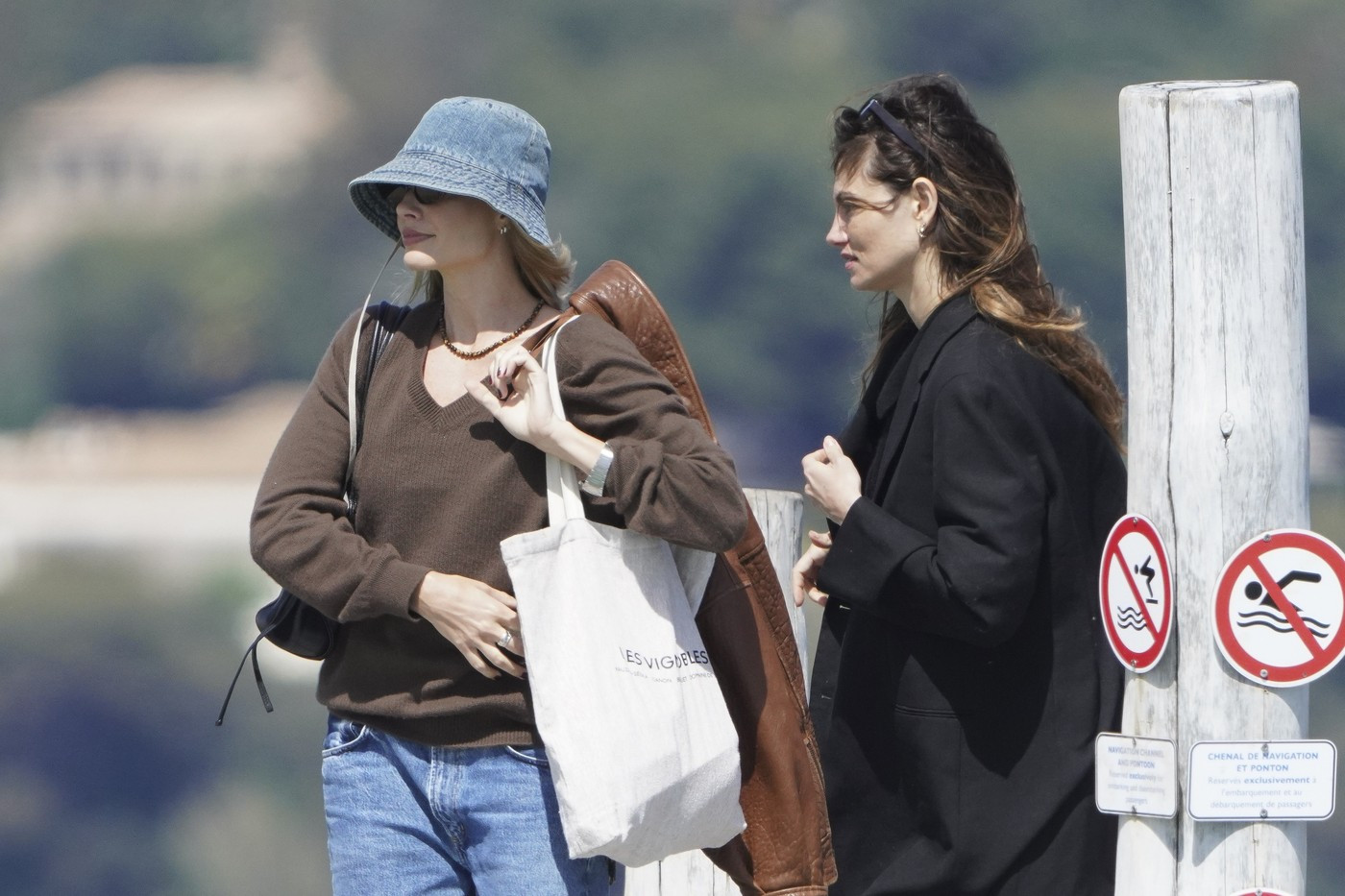 Margot Robbie, apariție relaxată și discretă într-o escapadă de lux la Saint-Tropez. GALERIE FOTO