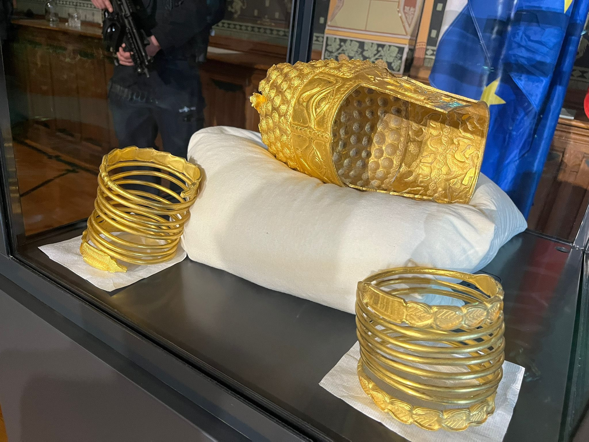 Coiful de la Coțofenești și două brățări dacice se întorc acasă. Unde pot fi văzute de publicul larg