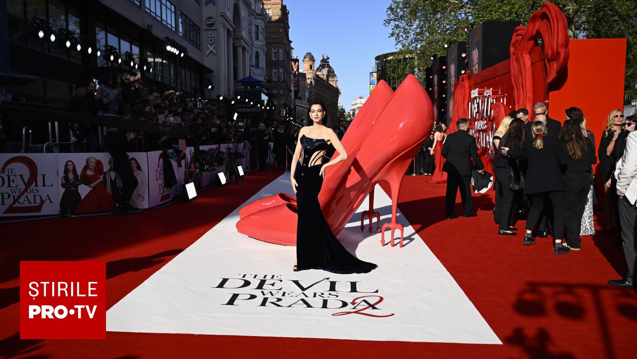 Anne Hathaway, apariție spectaculoasă pe covorul roșu la Londra, la premiera noului ei film. GALERIE FOTO