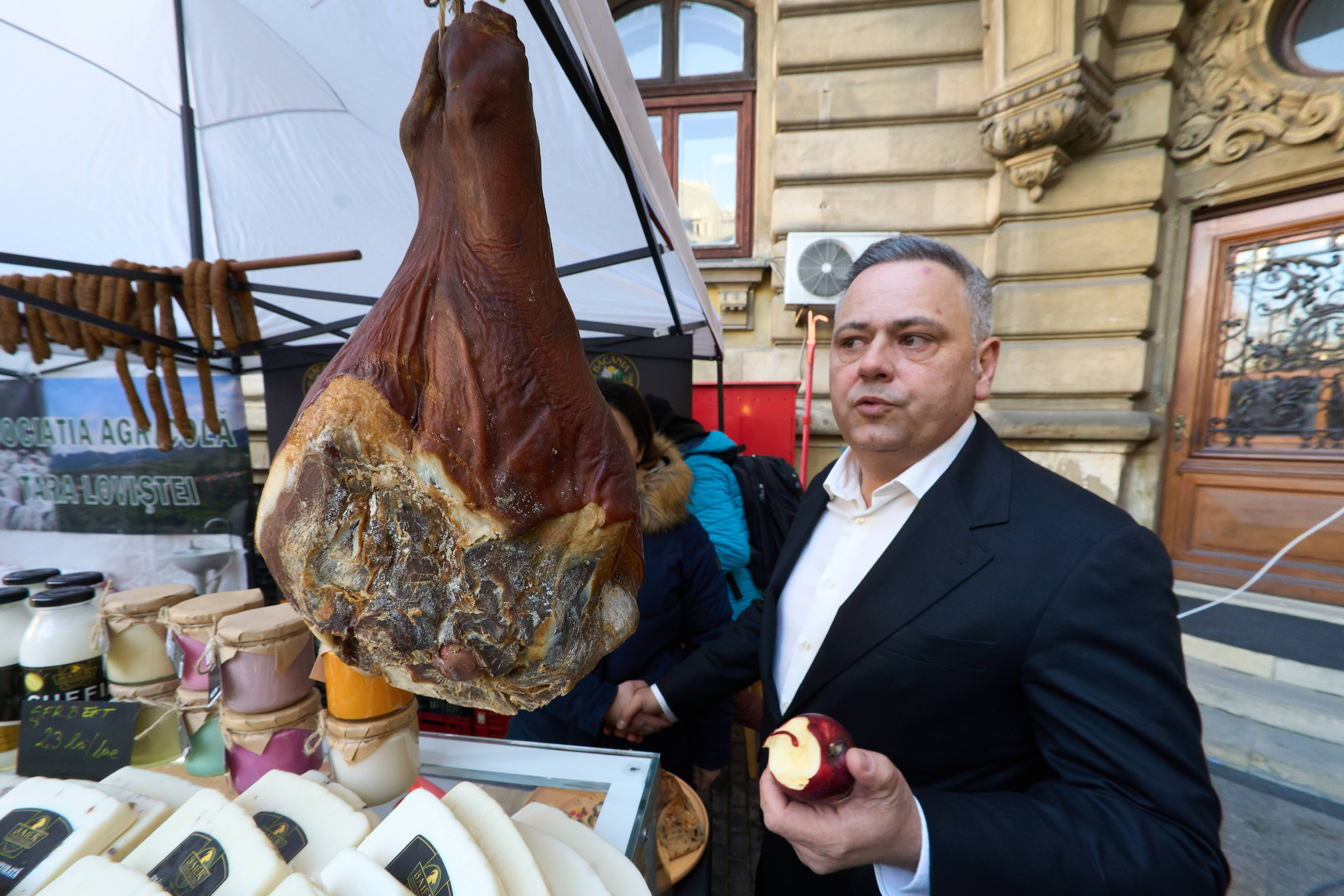 Barbu pleacă de la Agricultură cu aceeași poveste: Plafonarea adaosului a redus inflația. Experți: A dus la scumpiri