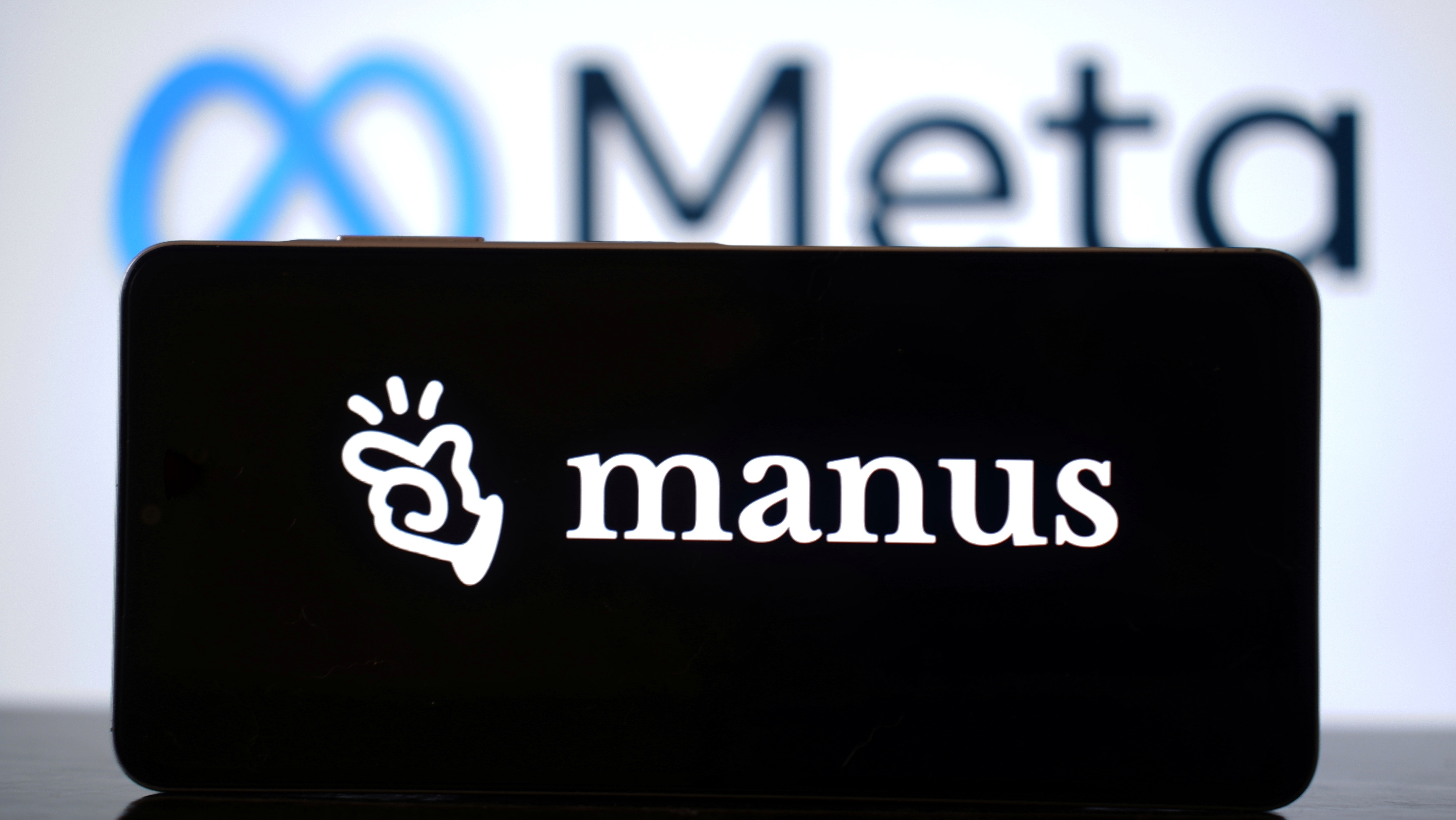 „Palma” de 2 miliarde de dolari dată de Beijing gigantului Meta, în cursa globală pentru supremația IA. Ce i-a interzis