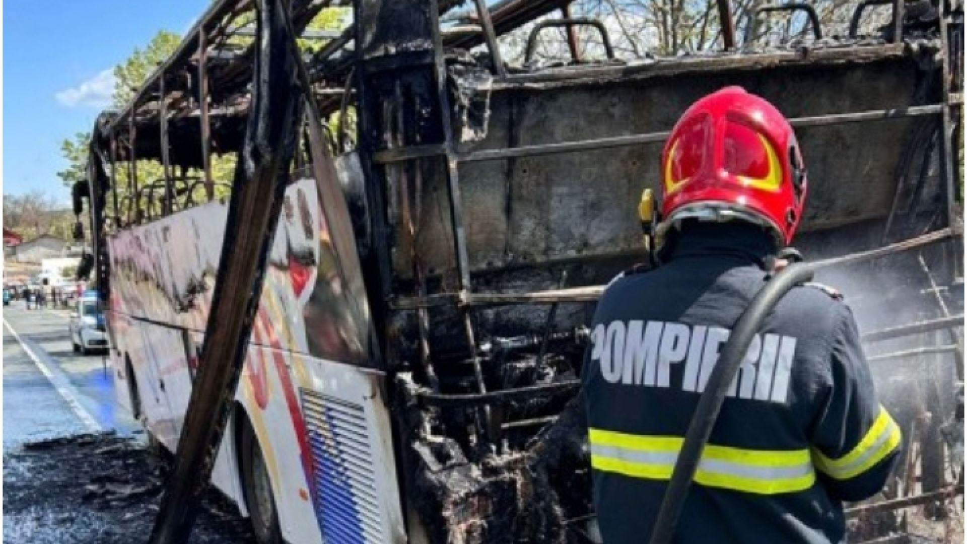 Autocar incendiu