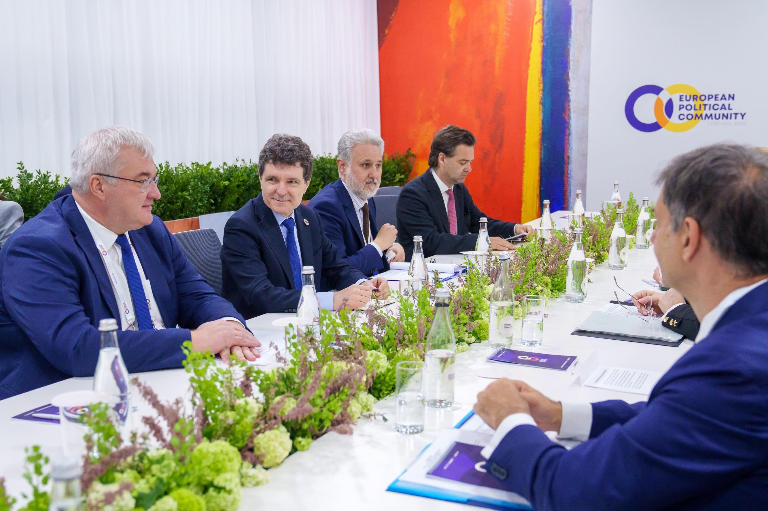 Nicuşor Dan a găzduit reuniunea privind Coridorul Vertical de Gaz. Ce mesaje au transmis liderii