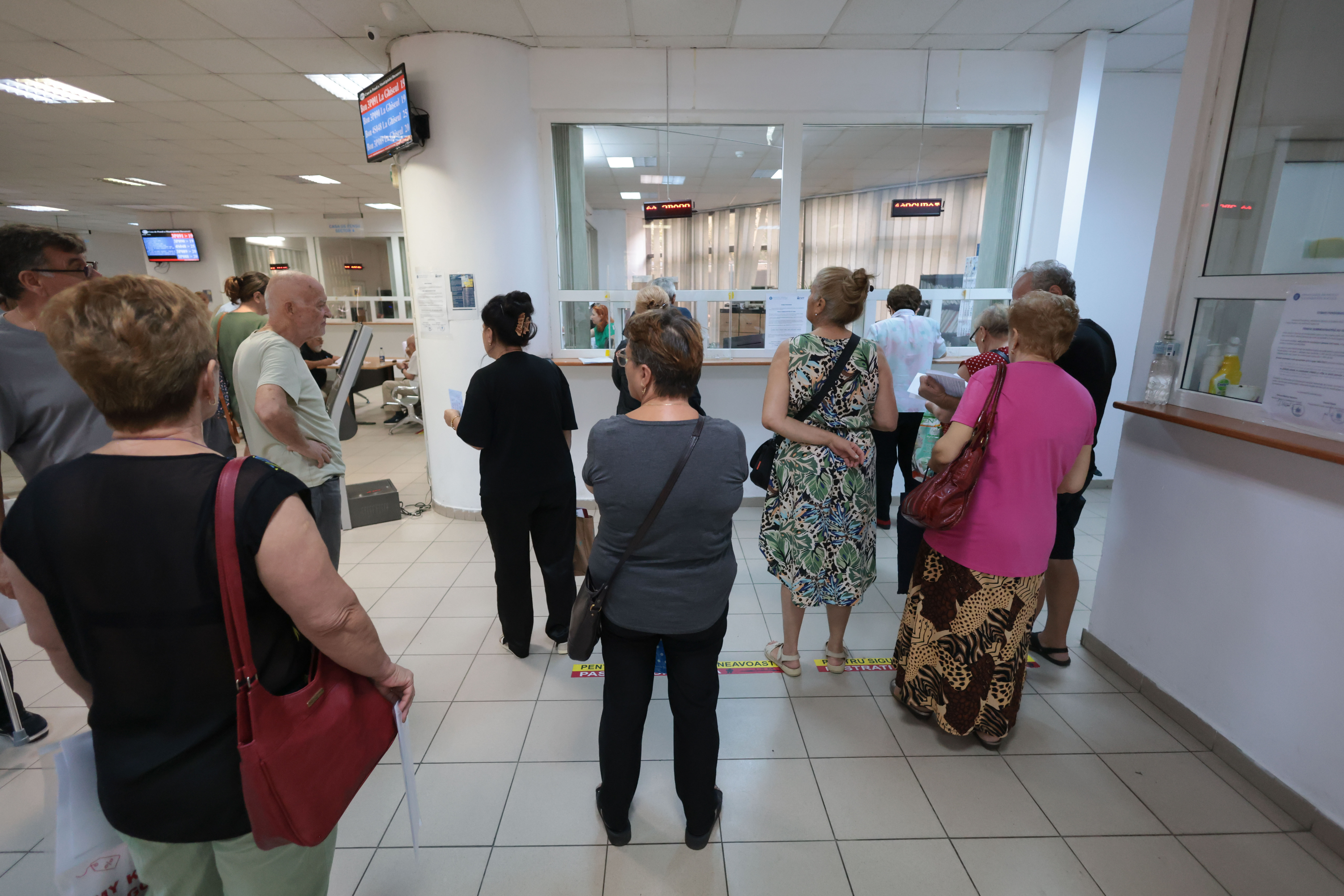 Valul pensionărilor care poate goli administrația publică. Peste jumătate dintre bugetari ar putea ieși din sistem în 15 ani