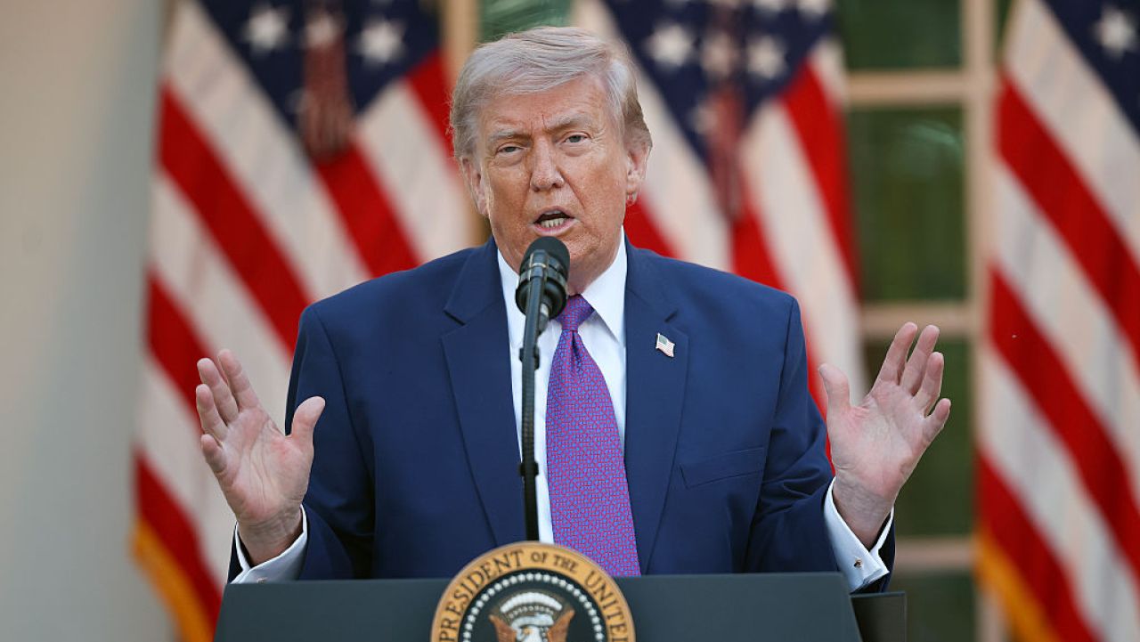 Donald Trump a primit un inel de lux cu 321 diamante din Belgia