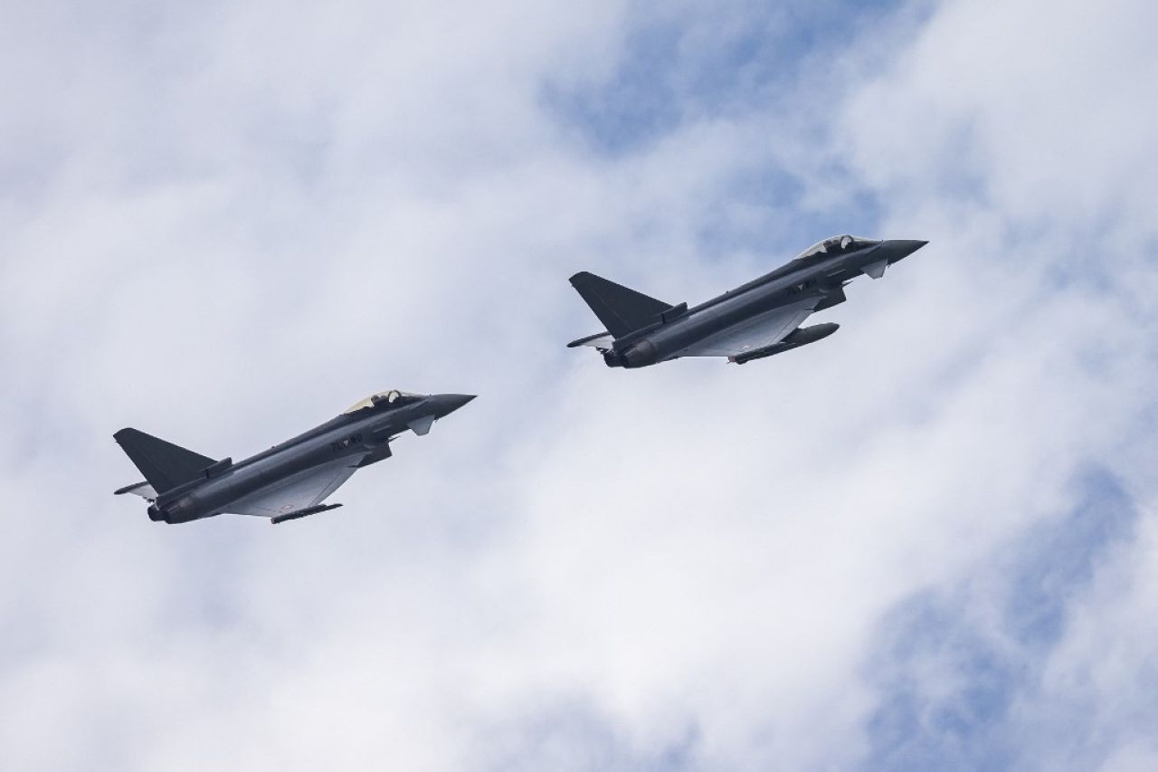 Un stat UE, în alertă după ce a interceptat aeronave militare ale SUA în spaţiul său aerian. Avioane Eurofighter, mobilizate