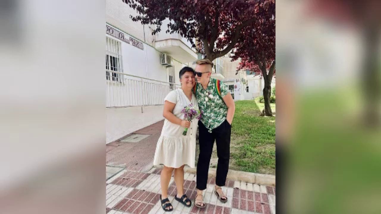 Peste 50 de cupluri de același sex cer României recunoașterea căsătoriilor încheiate în alte state UE