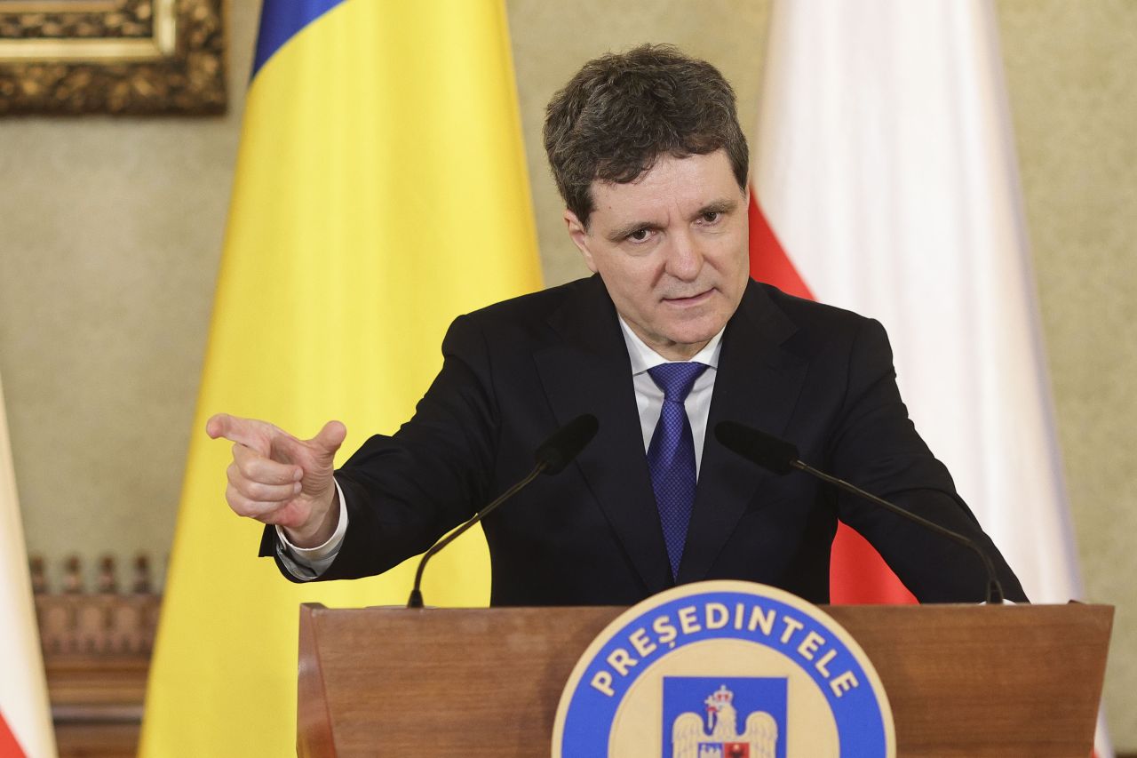 Începe curățenia la FCSB! Opt jucători sunt OUT din vară, doi sub semnul întrebării 12 Președintele Nicușor Dan critică proiectul de lege PSD-AUR privind ONG-urile: ”Ar afecta societatea civilă”