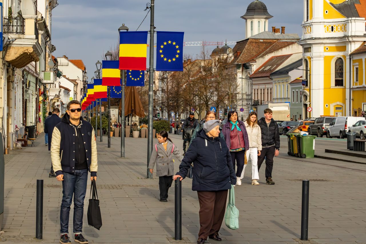 Economia României, „ținută pe perfuzii”. Ionuț Dumitru: România plătește acum nota anilor de consum susținut din datorii