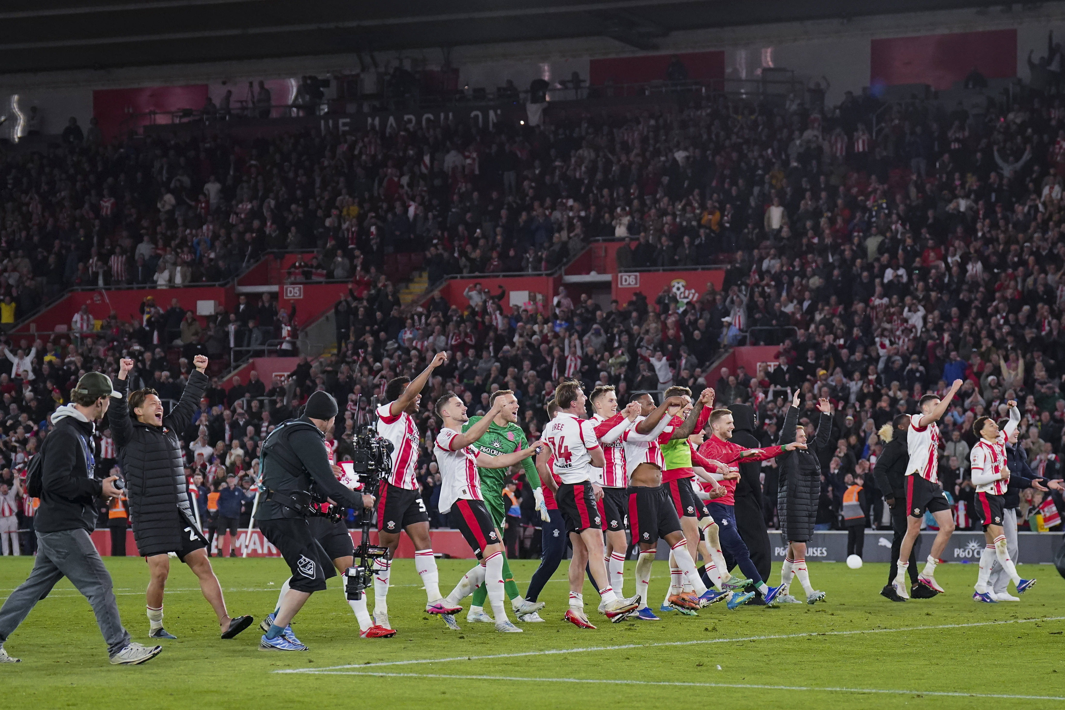 Echipă de tradiție din Anglia, exclusă din play-off-ul pentru promovarea în Premier League după ce și-a spionat adversarele