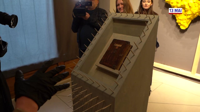 Incident bizar la Iași. Ce s-a întâmplat cu ”Malleus Maleficarum”, o carte de vrăjitorie tezaur de acum peste 500 de ani
