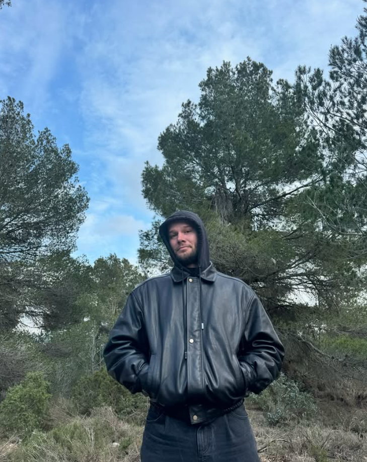 Cine este Max Korzh, artistul care a pus în alertă Jandarmeria. Rapperul din Belarus va susține un concert pe Arena Națională