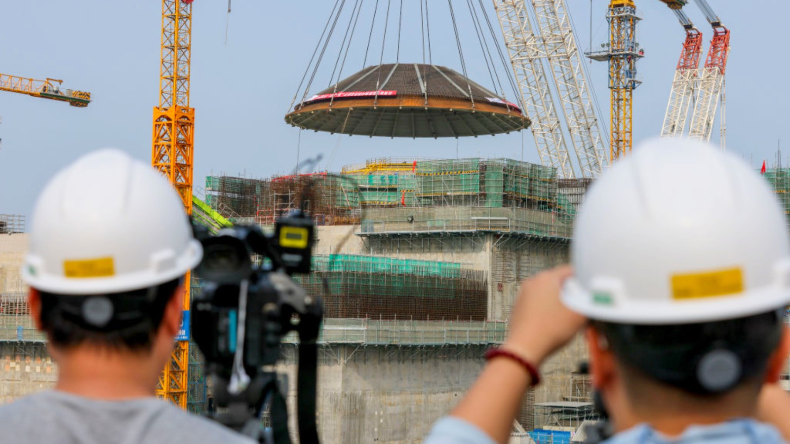 Reacții dure, după ce Ilie Bolojan a criticat proiectul nuclear american SMR de la Doicești: ”Transmite un semnal” către SUA