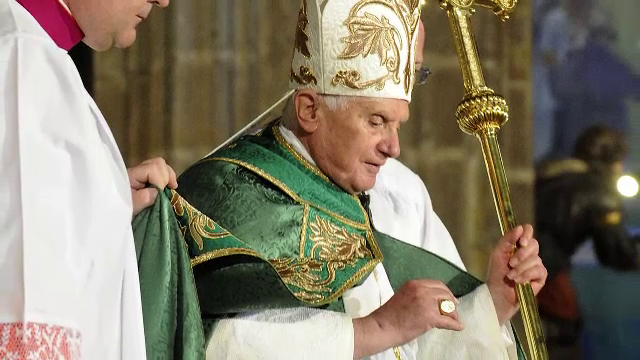 Poza pentru articolul Croitorul care îl îmbracă pe Papă și preferințele vestimentare ale ultimilor suverani pontifi. ”Cea mai înaltă aspirație”