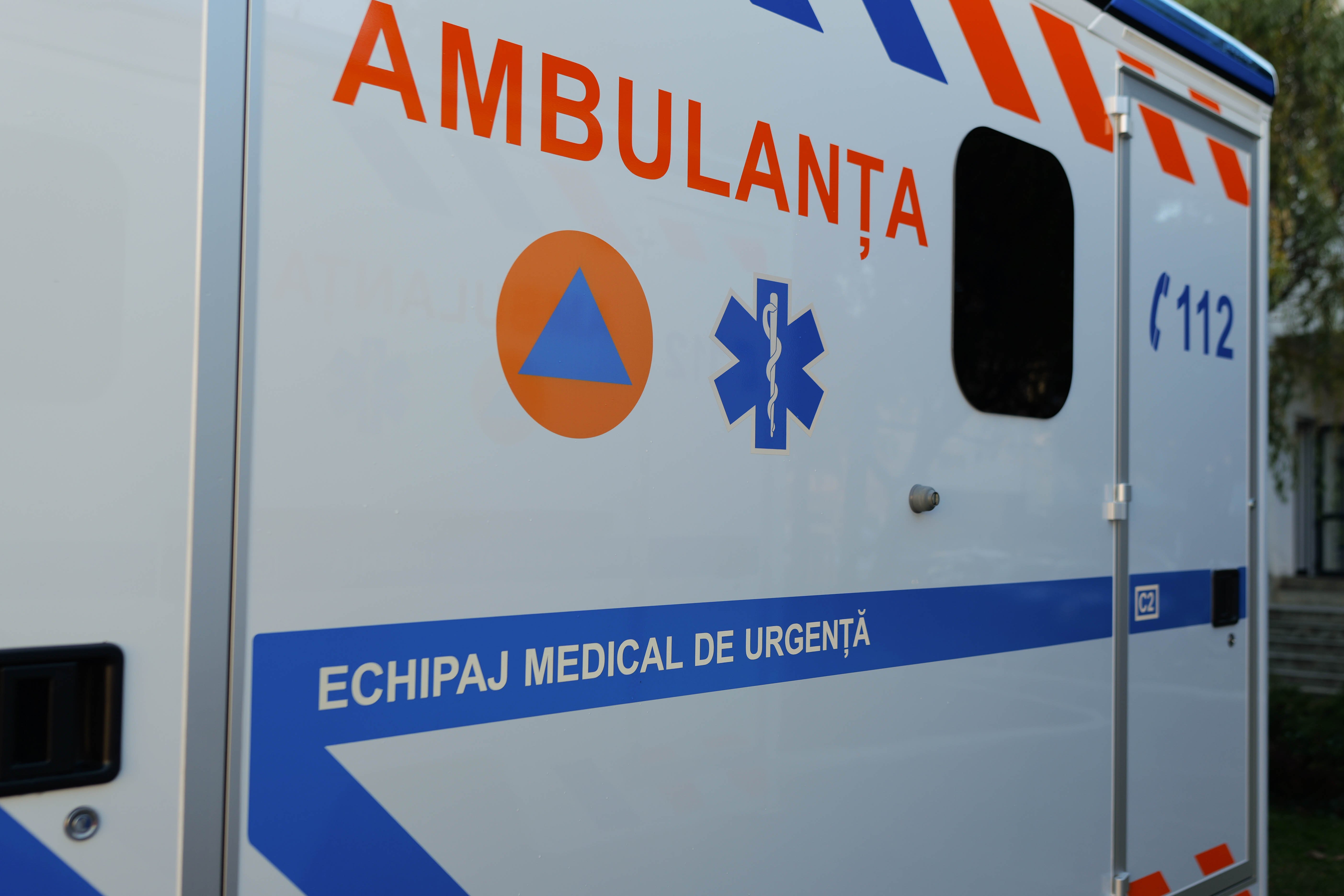 Accident șocant în cartierul Episcopia din Oradea. Doi oameni au murit după ce mașina în care se aflau a fost izbită de tren