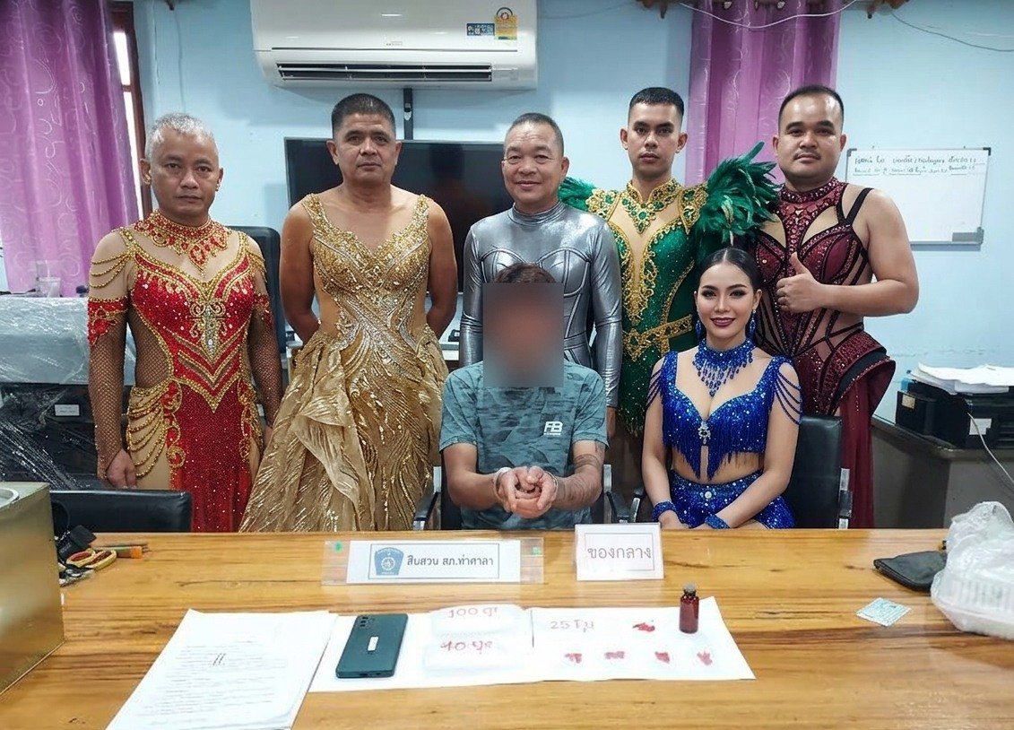 Cinci polițiști thailandezi s-au deghizat în dansatoare pentru a prinde un traficant de droguri. Poza de final, virală