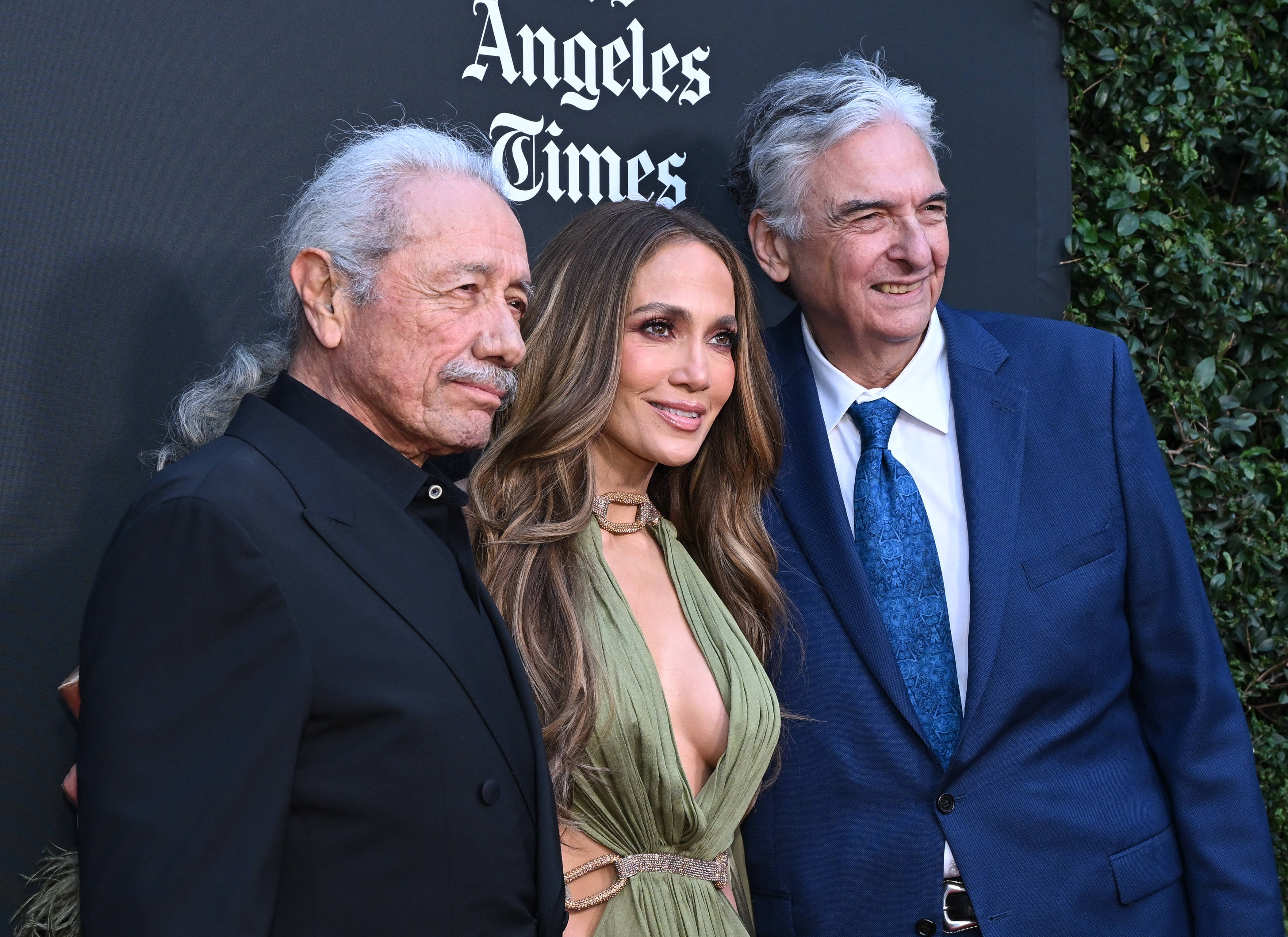 Jennifer Lopez, apariție spectaculoasă la Festivalul de Film Latino de la Los Angeles. Artista a fost premiată. FOTO