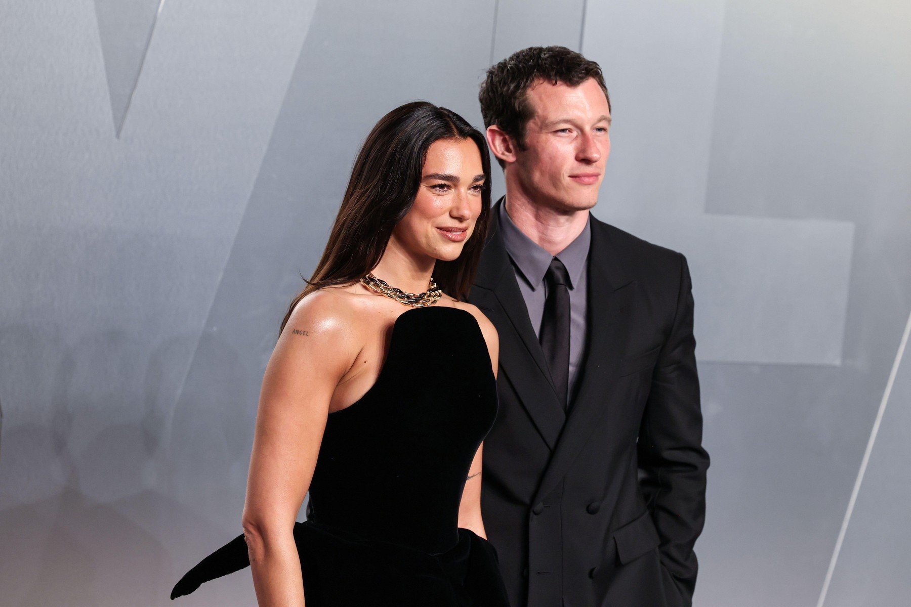 Dua Lipa s-a căsătorit cu actorul Callum Turner într-o ceremonie privată la Londra | GALERIE FOTO
