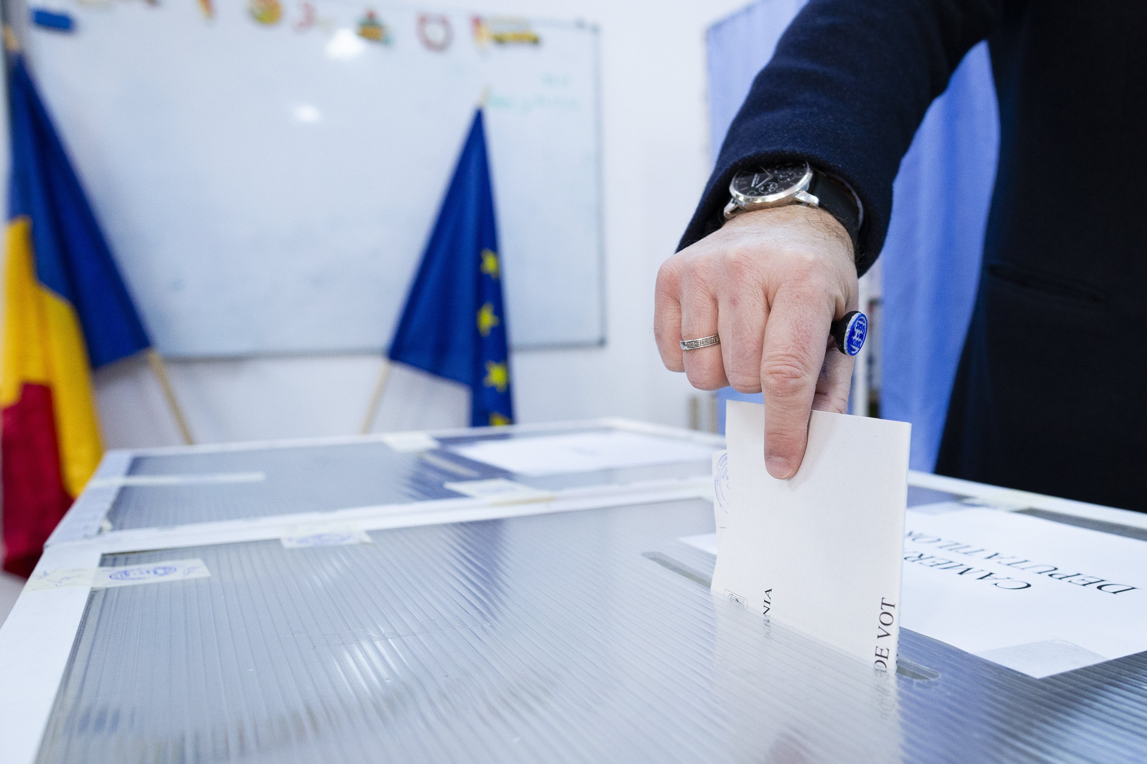 Românii resping ideea unui premier independent, dar vor alegeri anticipate - sondaj Avangarde