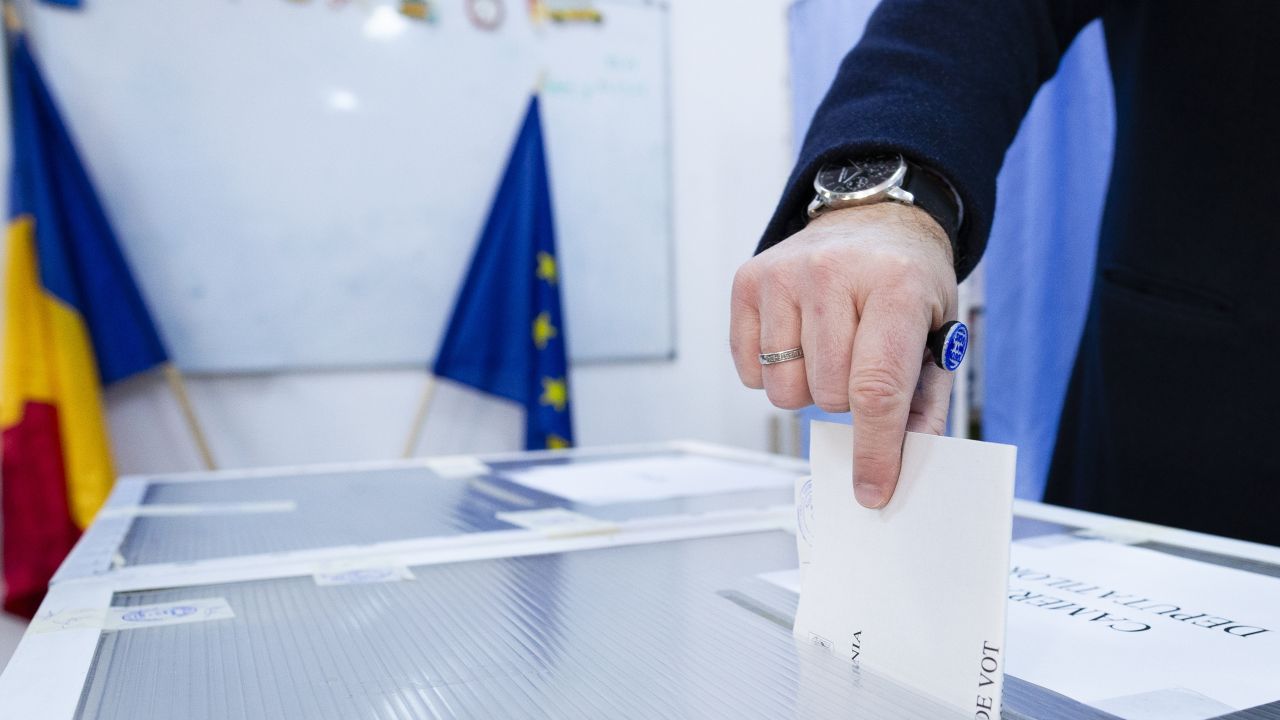 Sondaj: Cu cine ar vota românii dacă duminica viitoare ar avea loc alegeri parlamentare
