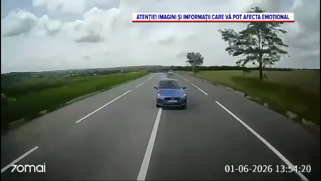 Momentul în care un șofer de 82 de ani a intrat pe contrasens și s-a izbit puternic de un TIR pe un drum din județul Iași