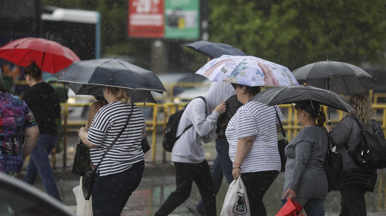 Temperaturi în scădere și infiltrări de ploi în mai multe regiuni