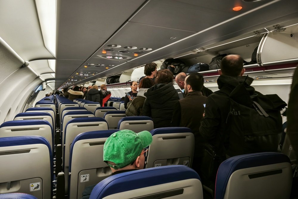O româncă a primit interdicție de a mai zbura cu Wizz Air timp de un an. Ce a făcut în timpul zborului Roma–București