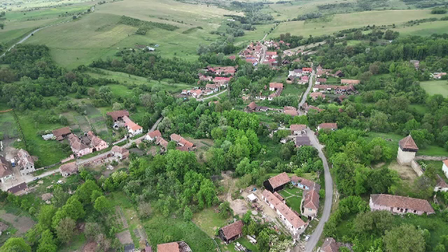 Satul ascuns dintre colinele Transilvaniei care atrage turiști din întreaga lume. Preparatele locale îi surprind pe străini
