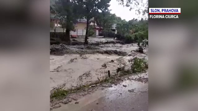 Haos după ploile torențiale în mai multe județe. Viiturile au blocat accesul în zeci de gospodării. „Mi se pare ireal”
