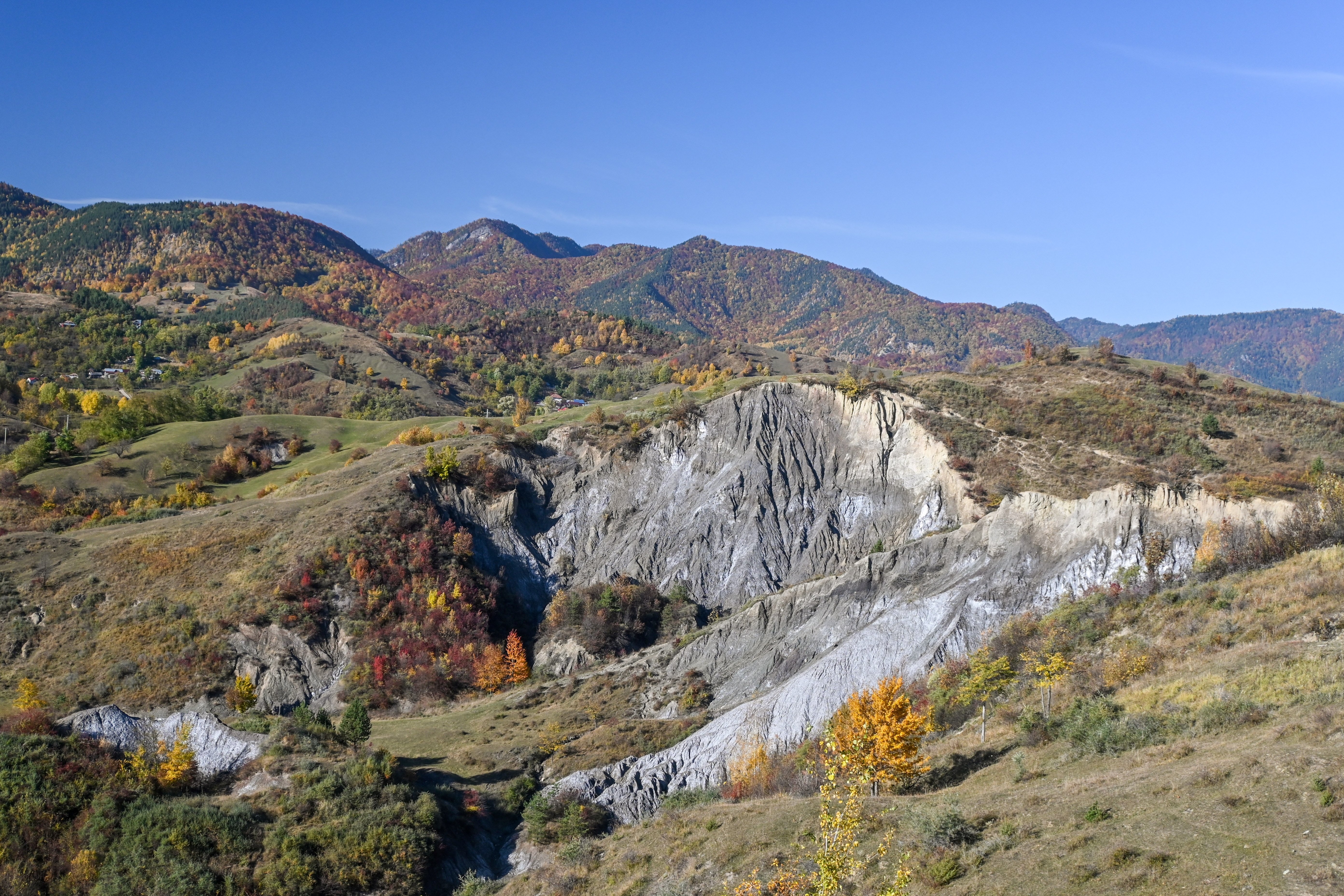 Doi turişti rătăciţi în Munţii Buzăului au fost salvaţi de jandarmii montani după o intervenţie dificilă