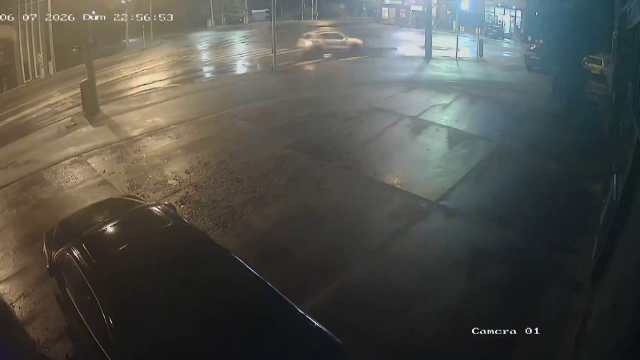 Scene de groază în Galați. Un șofer a intrat cu mașina în mai multe persoane și vehicule: ”Era un haos total”
